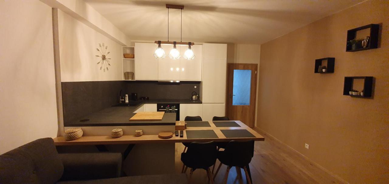 Apartman Nerudovka D 104, Finska Sauna, Garazove Stani โลชนา โปด กลิโนฟเซม ภายนอก รูปภาพ