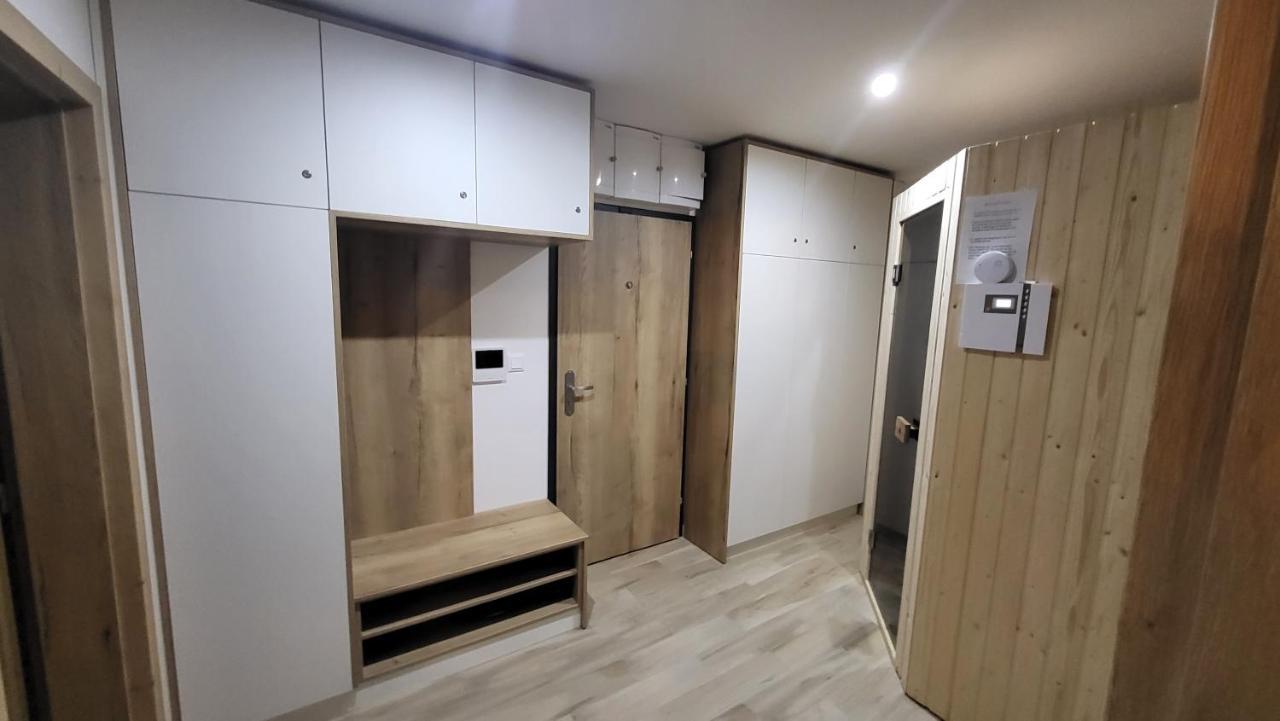 Apartman Nerudovka D 104, Finska Sauna, Garazove Stani โลชนา โปด กลิโนฟเซม ภายนอก รูปภาพ